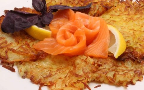 Драники с лососем