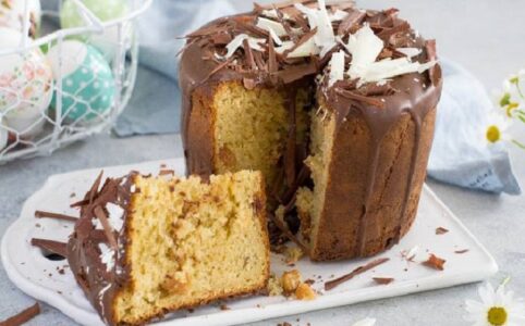 Кулич с шоколадной глазурью