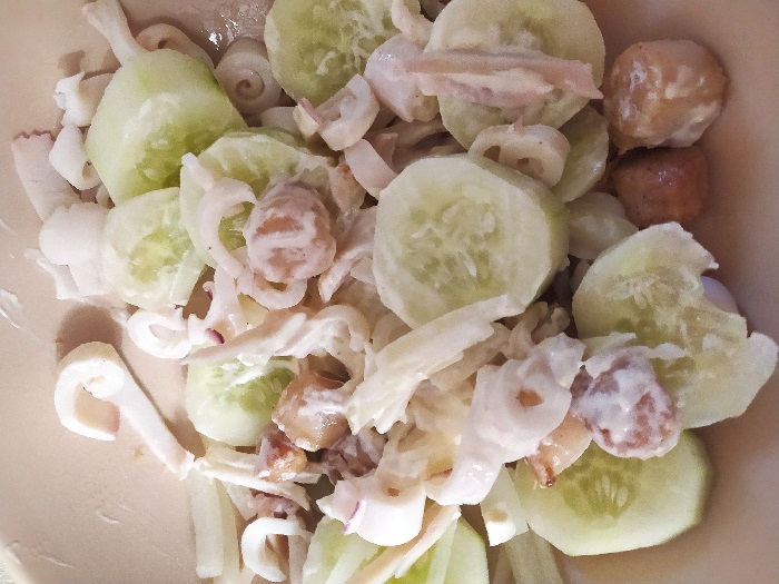 Салат с кальмаром